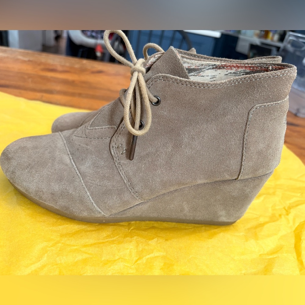 TOMS wedges